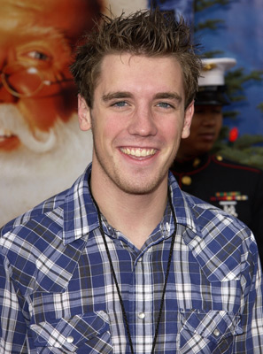 Bret Harrison at event of The Santa Clause 2 (2002)