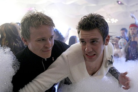 Still of Bret Harrison and Damon Herriman in The Loop (2006)