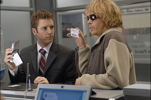 Still of Bret Harrison and Eric Christian Olsen in The Loop (2006)