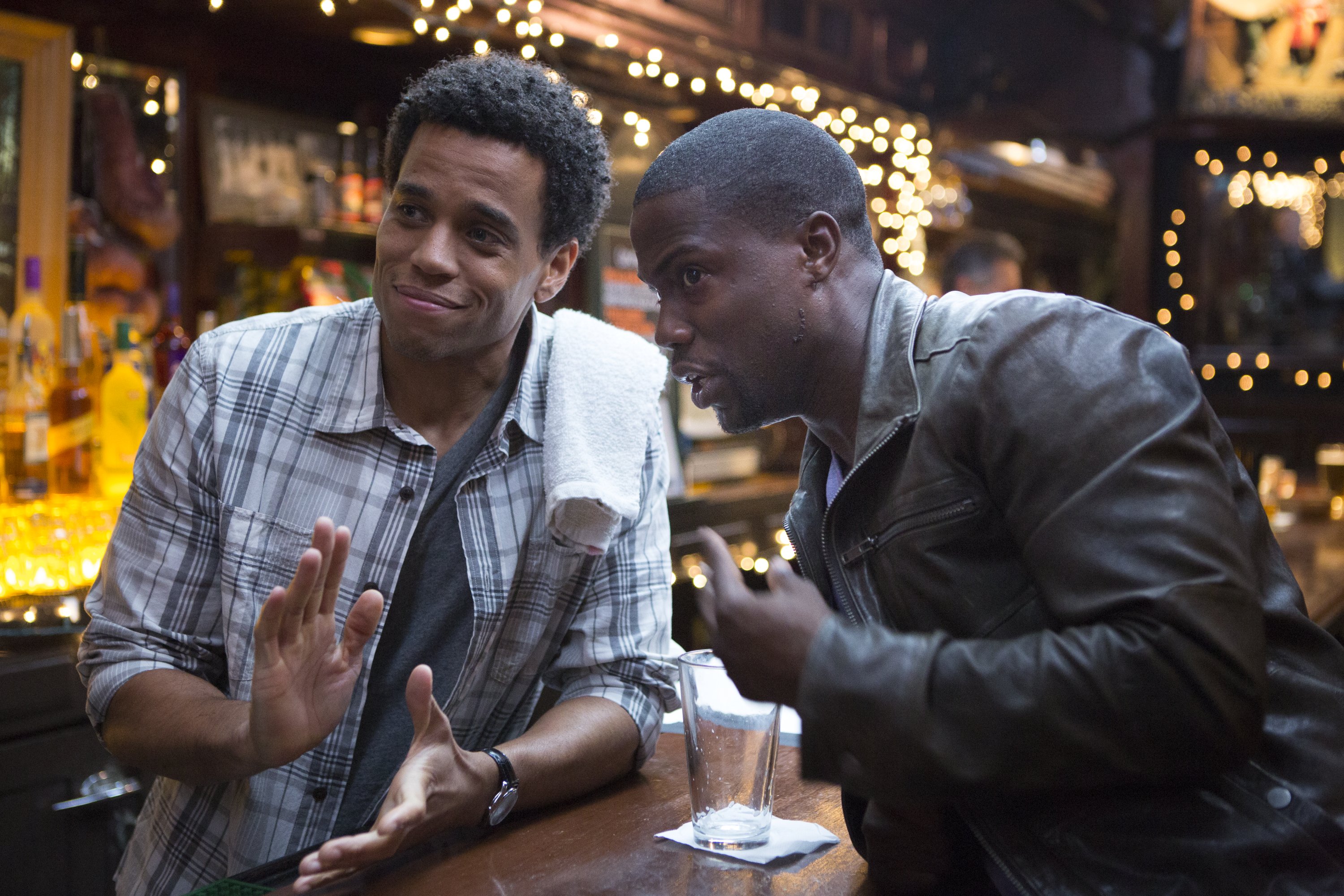 Still of Kevin Hart and Michael Ealy in About Last Night (2014)