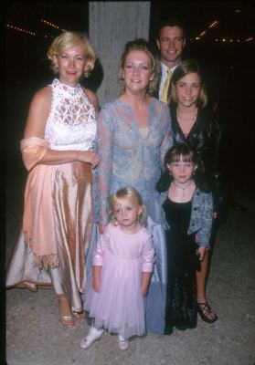 Melissa Joan Hart, Emily Hart and Paula Hart at event of Drive Me Crazy (1999)