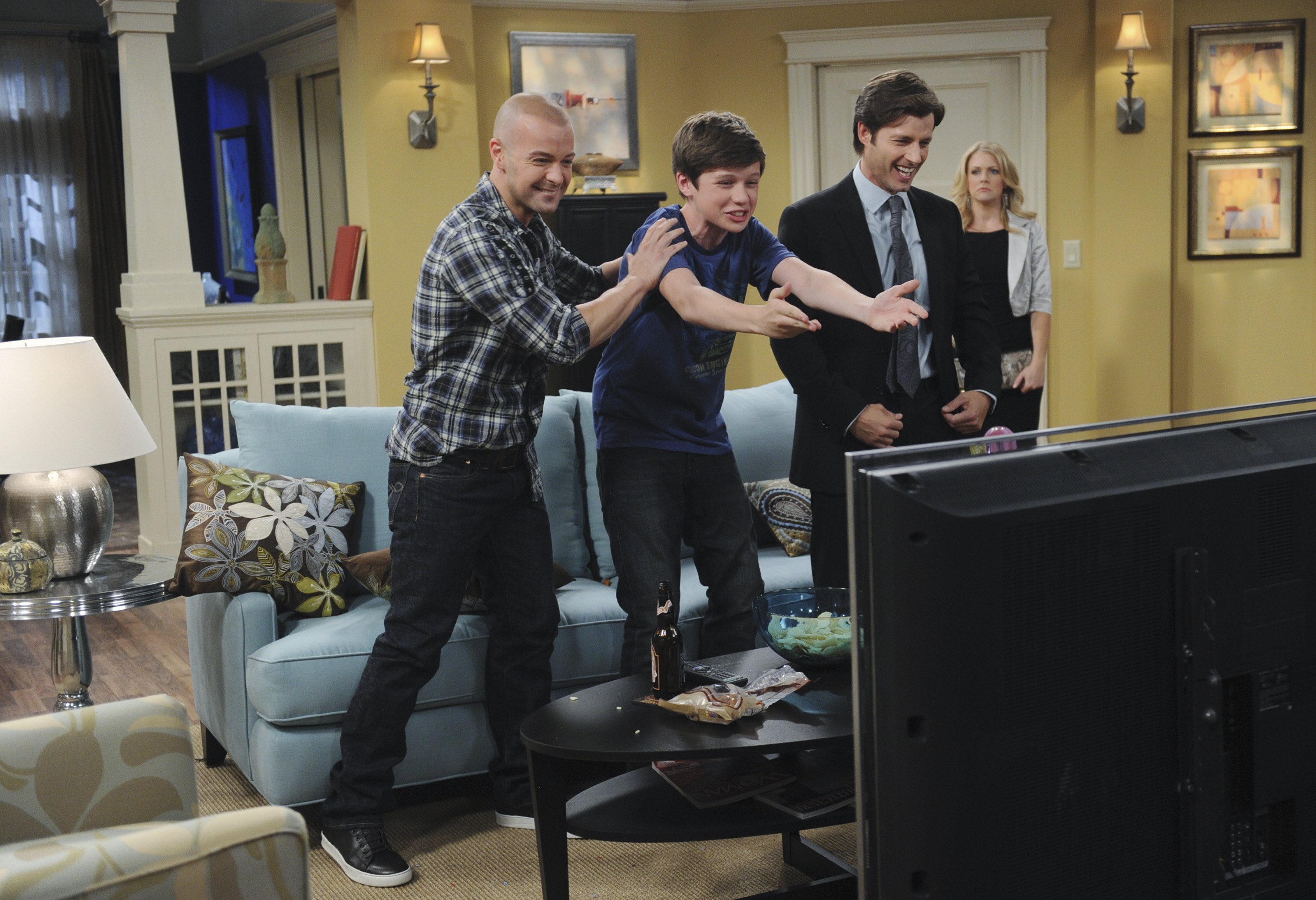 Still of Joey Lawrence, Alexandra Hart-Gilliams, Philipp Karner and Nick Robinson in Melissa & Joey (2010)