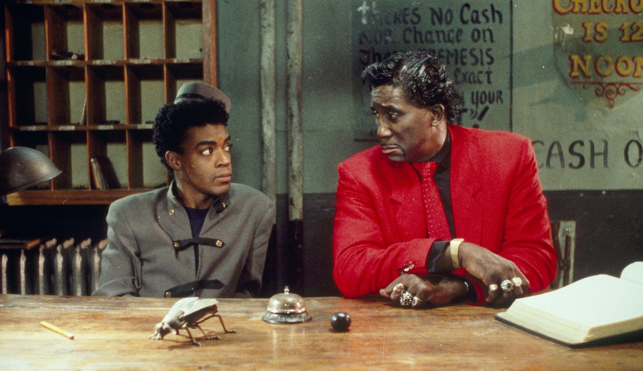 Still of Screamin' Jay Hawkins and Cinqué Lee in Mystery Train (1989)