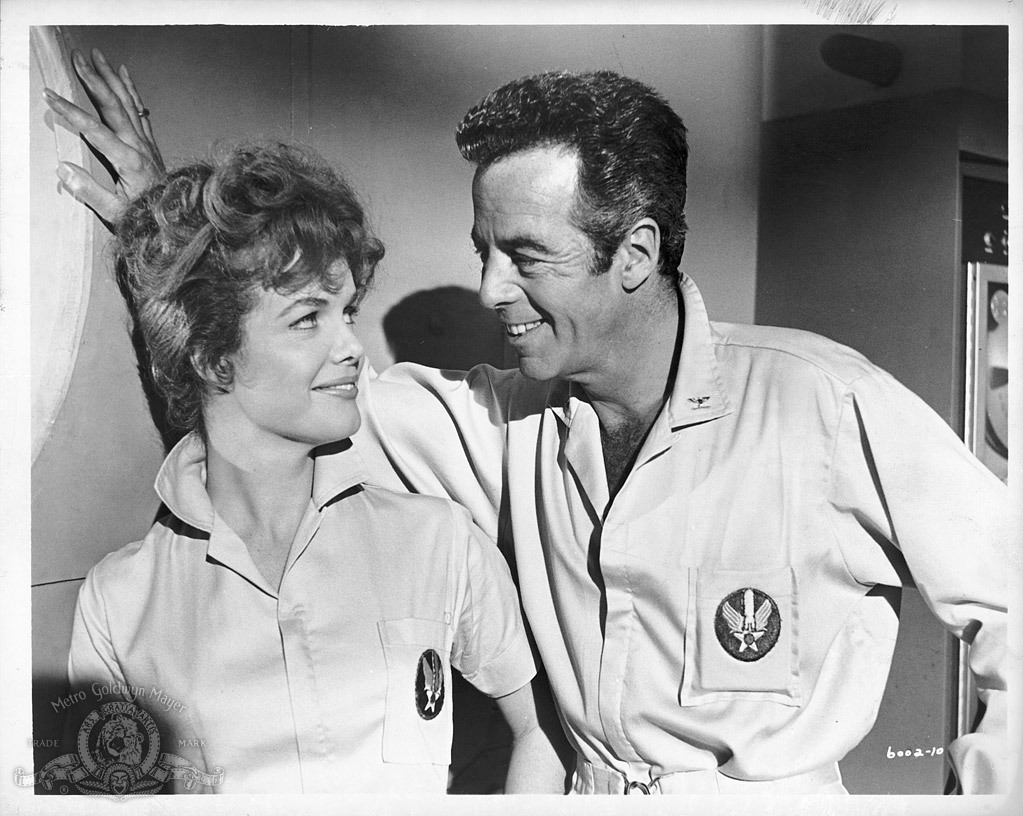 Still of Naura Hayden and Gerald Mohr in The Angry Red Planet (1959)