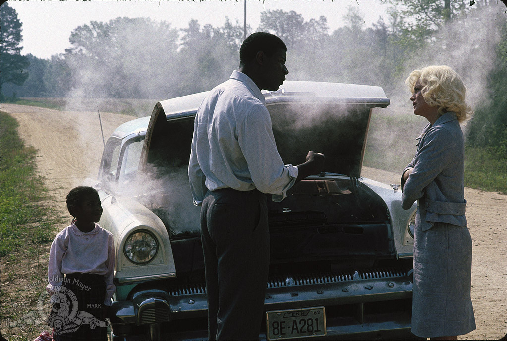 Still of Michelle Pfeiffer, Dennis Haysbert and Stephanie McFadden in Love Field (1992)