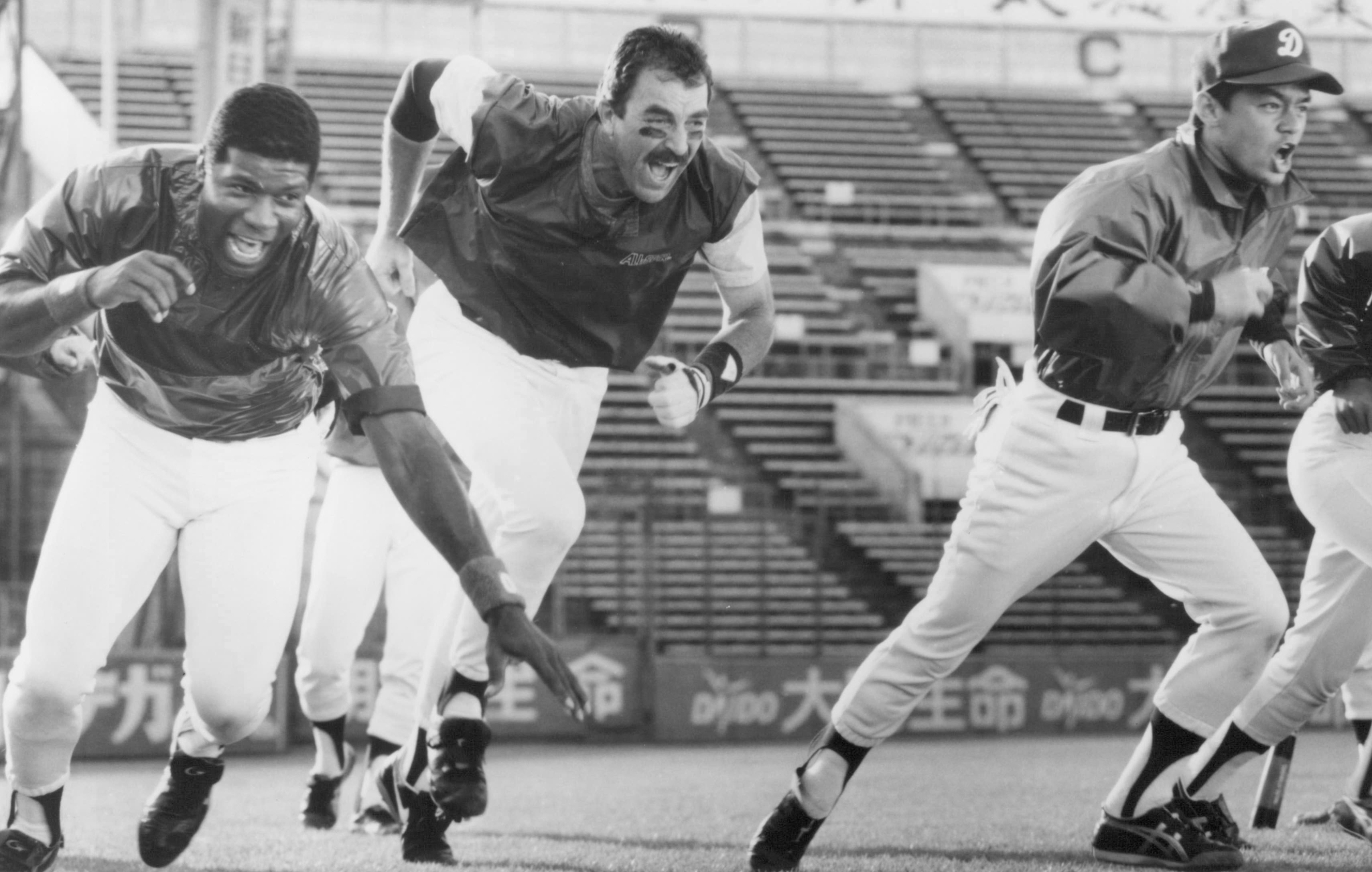 Still of Tom Selleck and Dennis Haysbert in Mr. Baseball (1992)