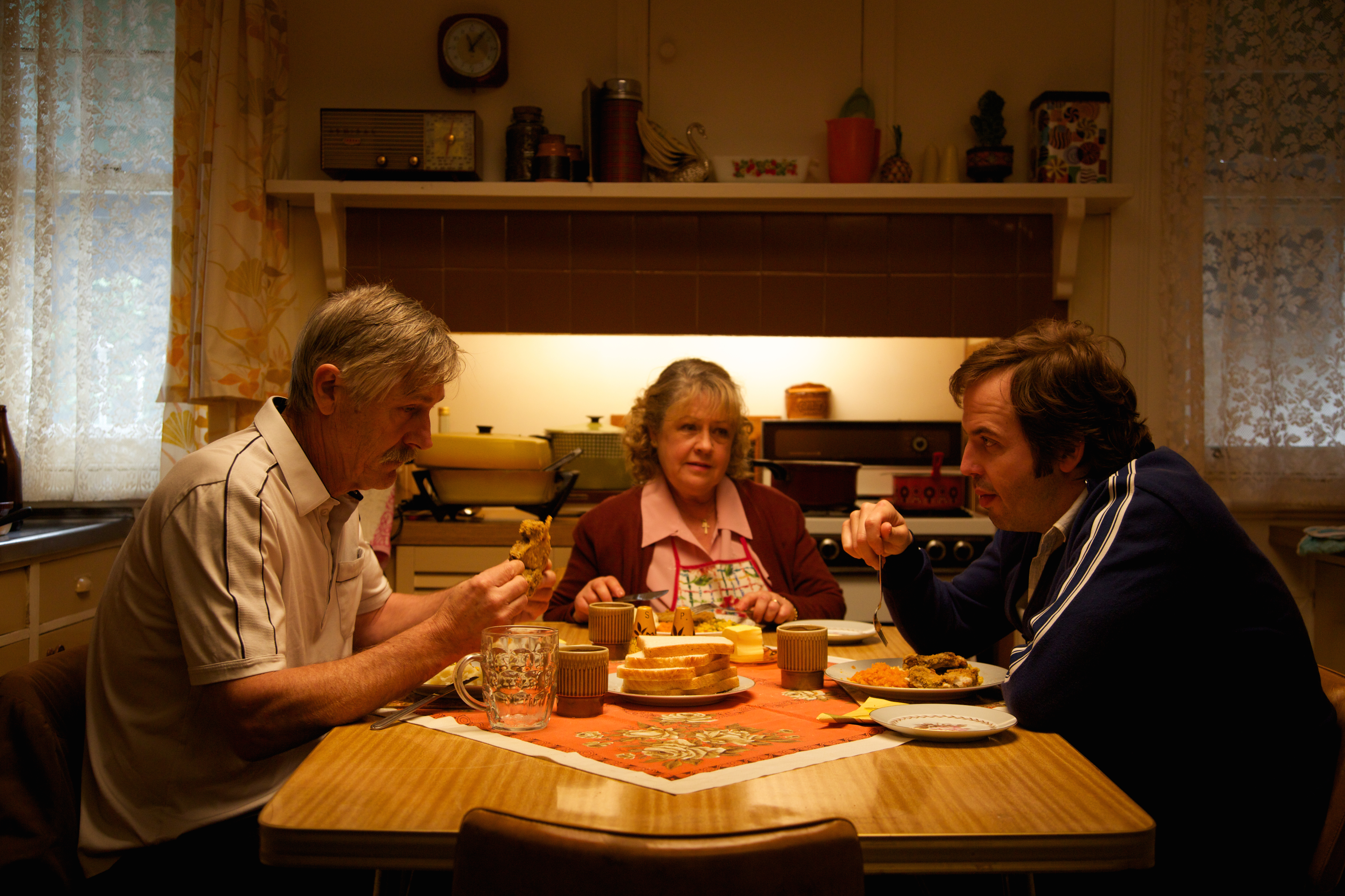 Still of Noni Hazlehurst, Geoff Morrell and Angus Sampson in The Mule (2014)