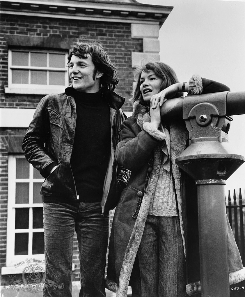 Still of Murray Head and Glenda Jackson in Sunday Bloody Sunday (1971)