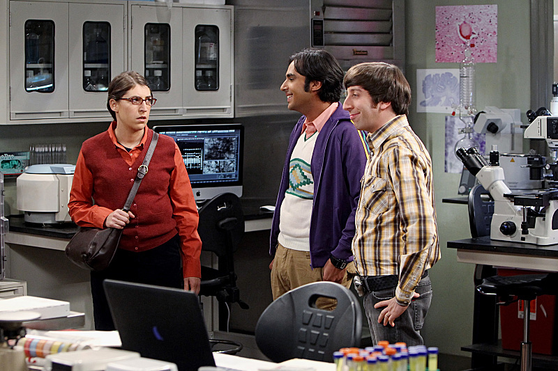 Still of Mayim Bialik, Simon Helberg and Kunal Nayyar in Didziojo sprogimo teorija (2007)