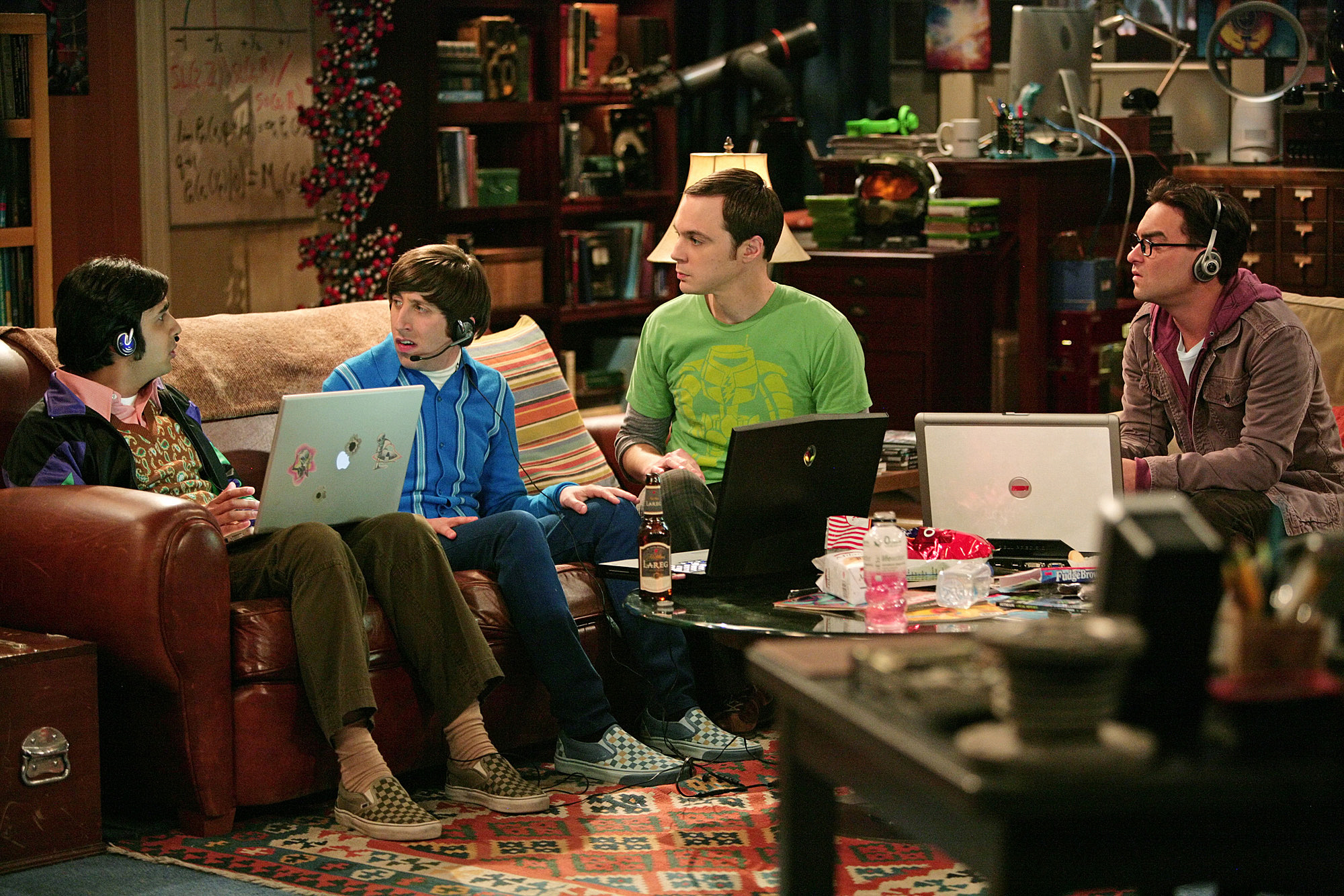 Still of Johnny Galecki, Simon Helberg, Jim Parsons and Kunal Nayyar in Didziojo sprogimo teorija (2007)