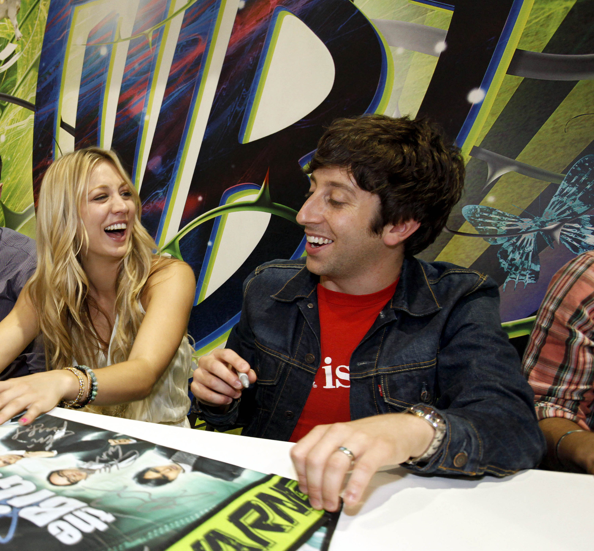 Kaley Cuoco and Simon Helberg at event of Didziojo sprogimo teorija (2007)