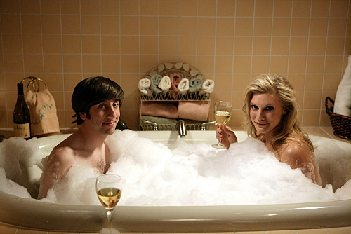 Still of Simon Helberg and Katee Sackhoff in Didziojo sprogimo teorija (2007)