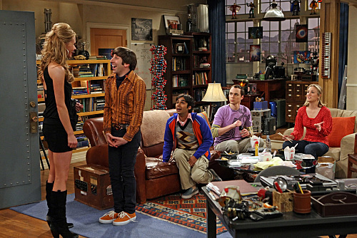 Still of Kaley Cuoco, Simon Helberg, Valerie Azlynn, Jim Parsons and Kunal Nayyar in Didziojo sprogimo teorija (2007)