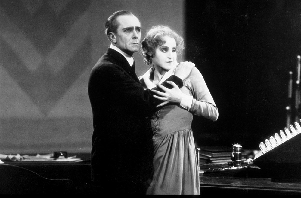 Still of Alfred Abel and Brigitte Helm in Metropolis (1927)