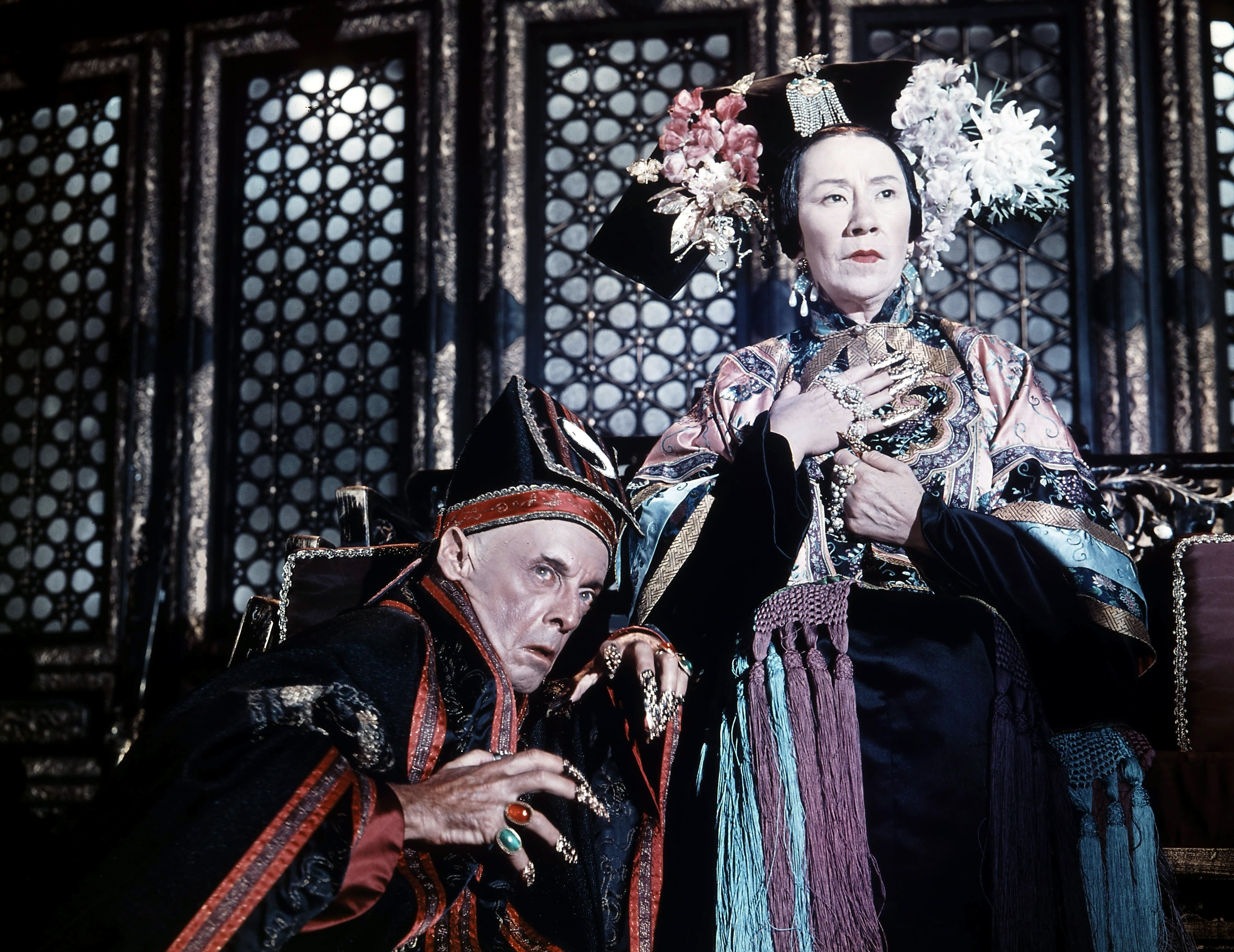 Still of Robert Helpmann and Flora Robson in 55 Days at Peking (1963)