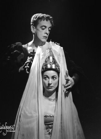 Margot Fonteyn and Robert Helpmann as Ophelia and Hamlet, c. 1942.