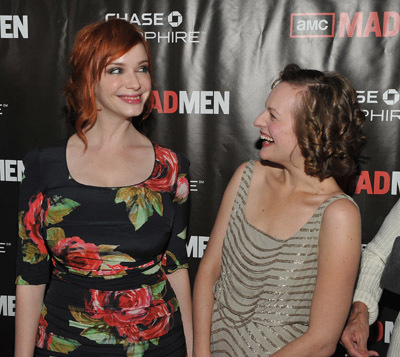 Elisabeth Moss and Christina Hendricks at event of MAD MEN. Reklamos vilkai (2007)