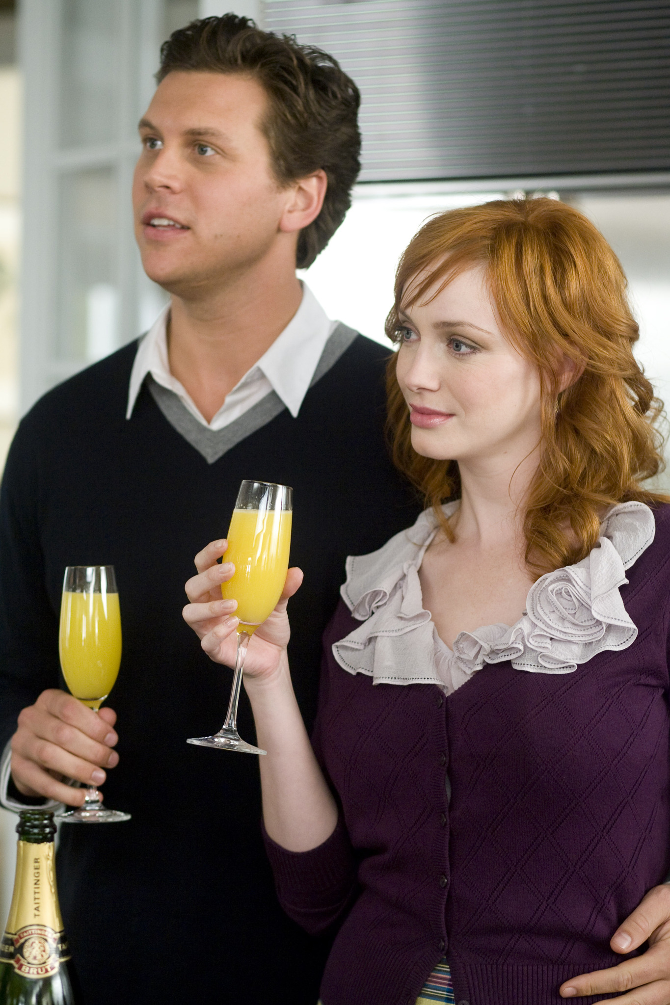 Still of Christina Hendricks and Peter Novak in Po vieno stogu (2010)