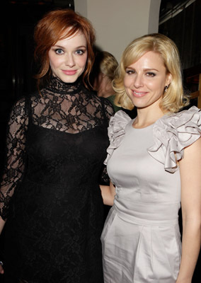 Cara Buono and Christina Hendricks at event of MAD MEN. Reklamos vilkai (2007)