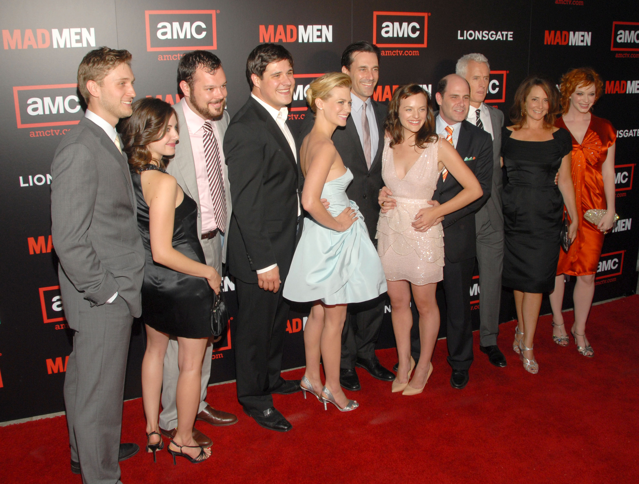 January Jones, Elisabeth Moss, Jon Hamm, Christina Hendricks, John Slattery, Rich Sommer, Aaron Staton and Matthew Weiner at event of MAD MEN. Reklamos vilkai (2007)