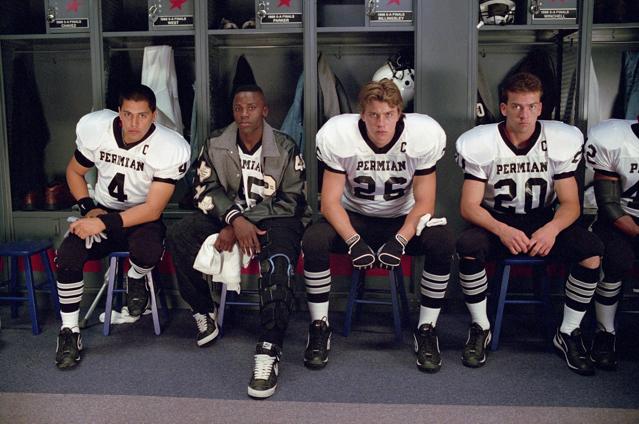 Still of Lucas Black, Jay Hernandez, Derek Luke and Garrett Hedlund in Penktadienio vakaro ziburiai (2004)