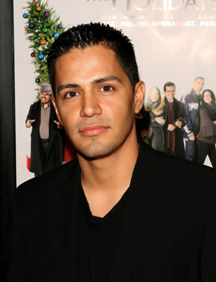 Jay Hernandez at event of Nothing Like the Holidays (2008)