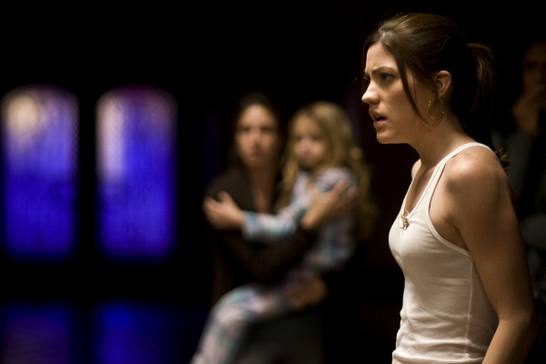 Still of Jay Hernandez and Jennifer Carpenter in Quarantine (2008)