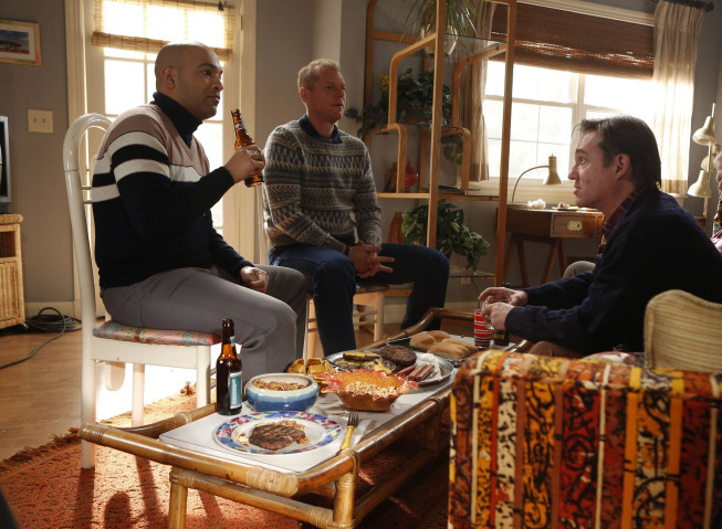 Still of Noah Emmerich, Richard Thomas and Maximiliano Hernández in The Americans (2013)