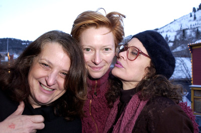 Karen Black, Lynn Hershman-Leeson and Tilda Swinton at event of Teknolust (2002)