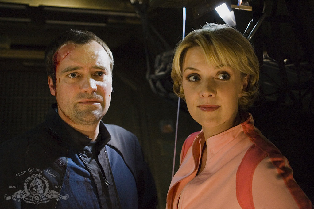 Still of David Hewlett and Amanda Tapping in Stargate: Atlantis (2004)