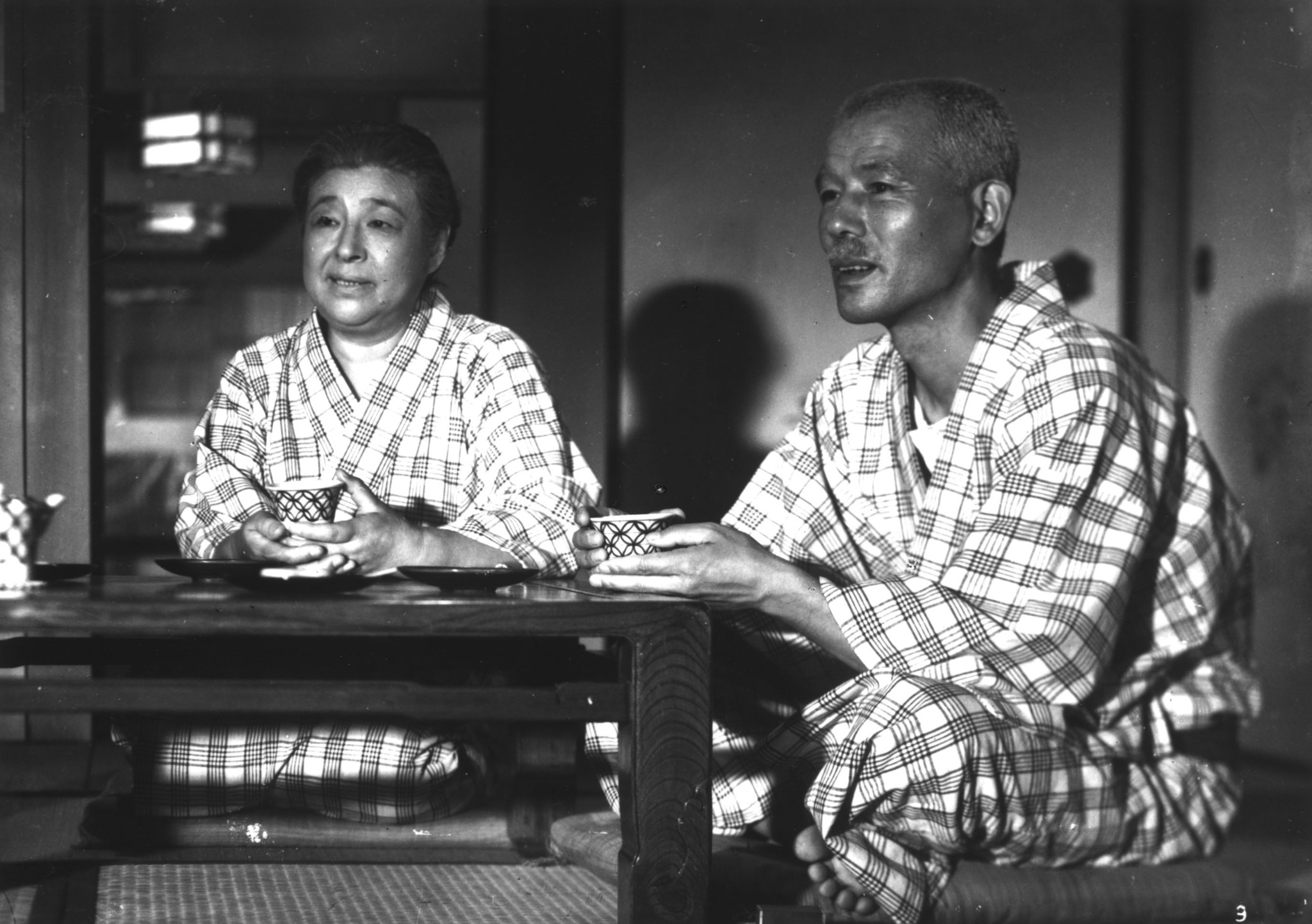 Still of Chieko Higashiyama and Chishû Ryû in Tôkyô monogatari (1953)