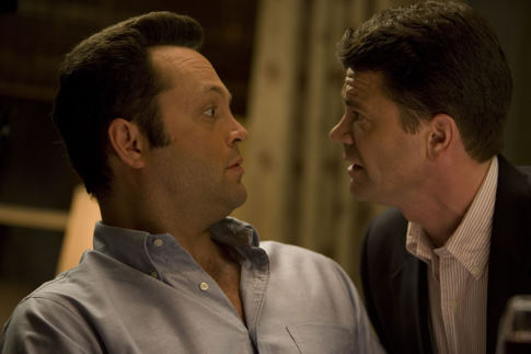 Still of Vince Vaughn and John Michael Higgins in The Break-Up (2006)