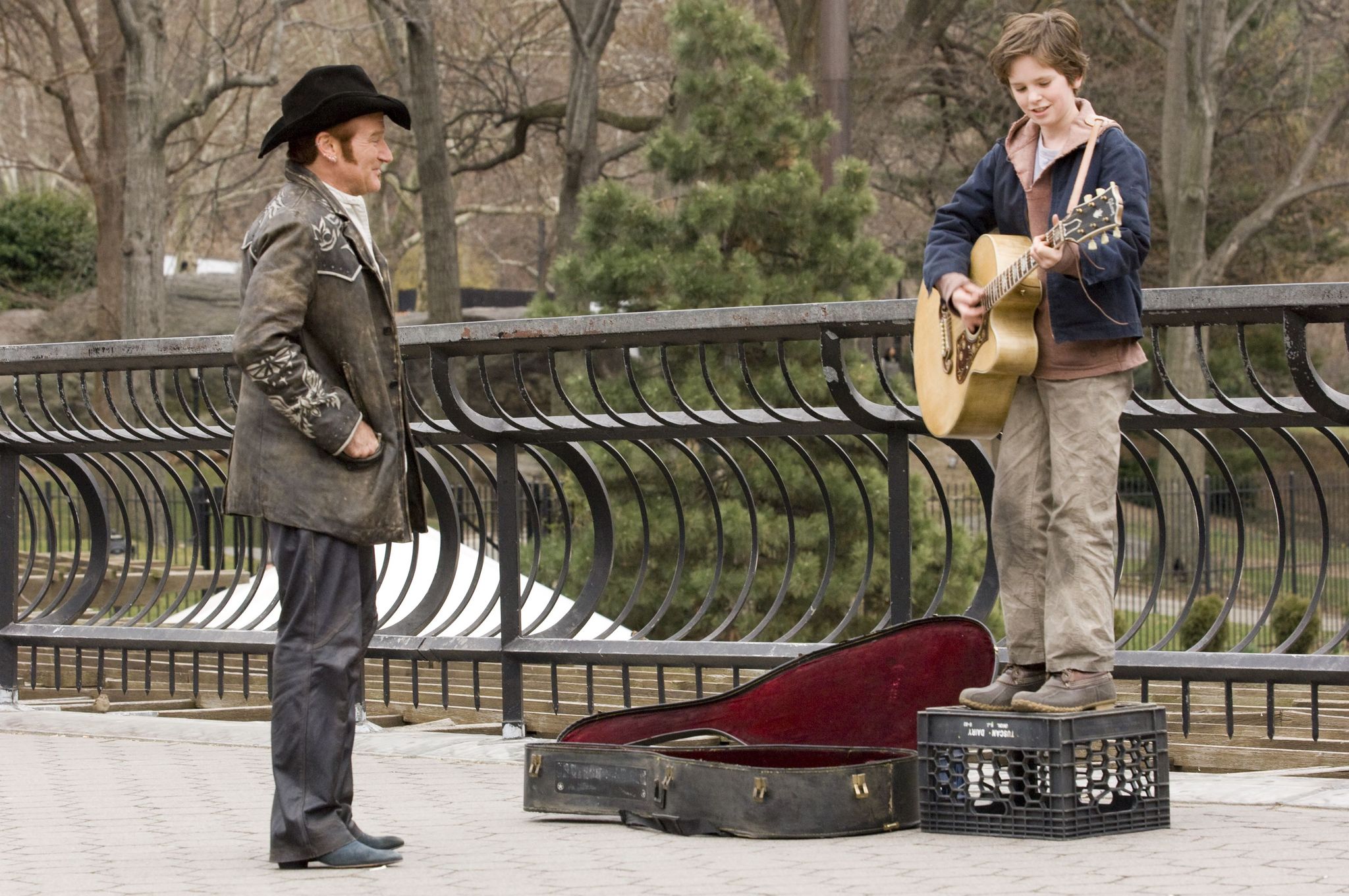 Still of Robin Williams and Freddie Highmore in August Rush (2007)