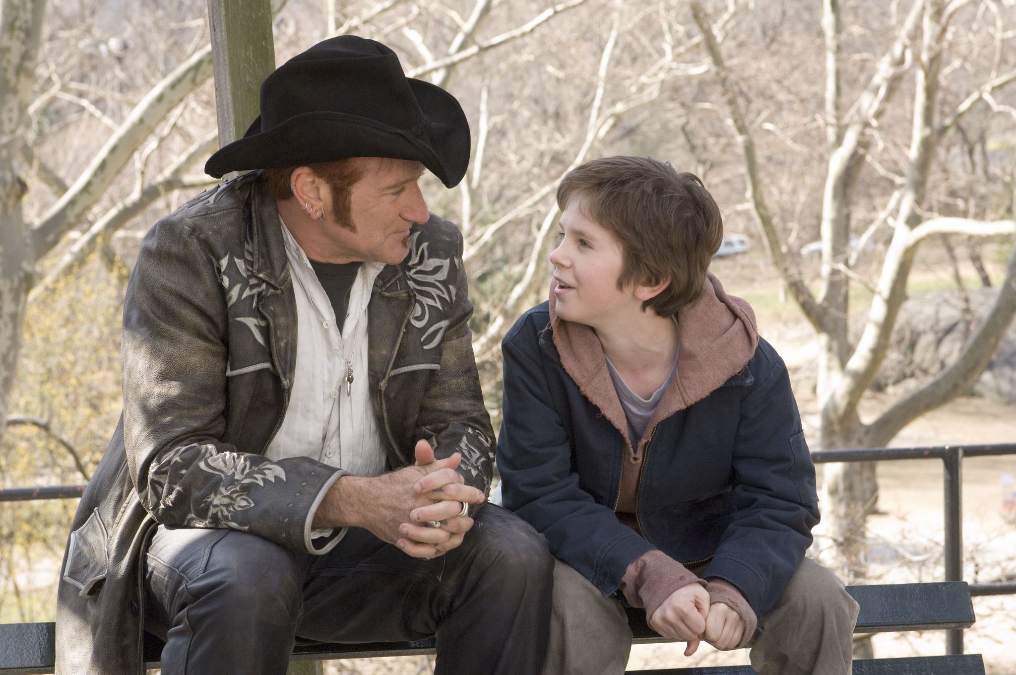 Still of Robin Williams and Freddie Highmore in August Rush (2007)