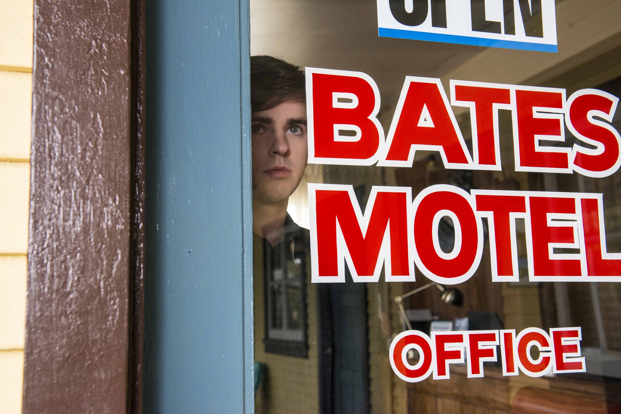 Still of Freddie Highmore in Bates Motel (2013)