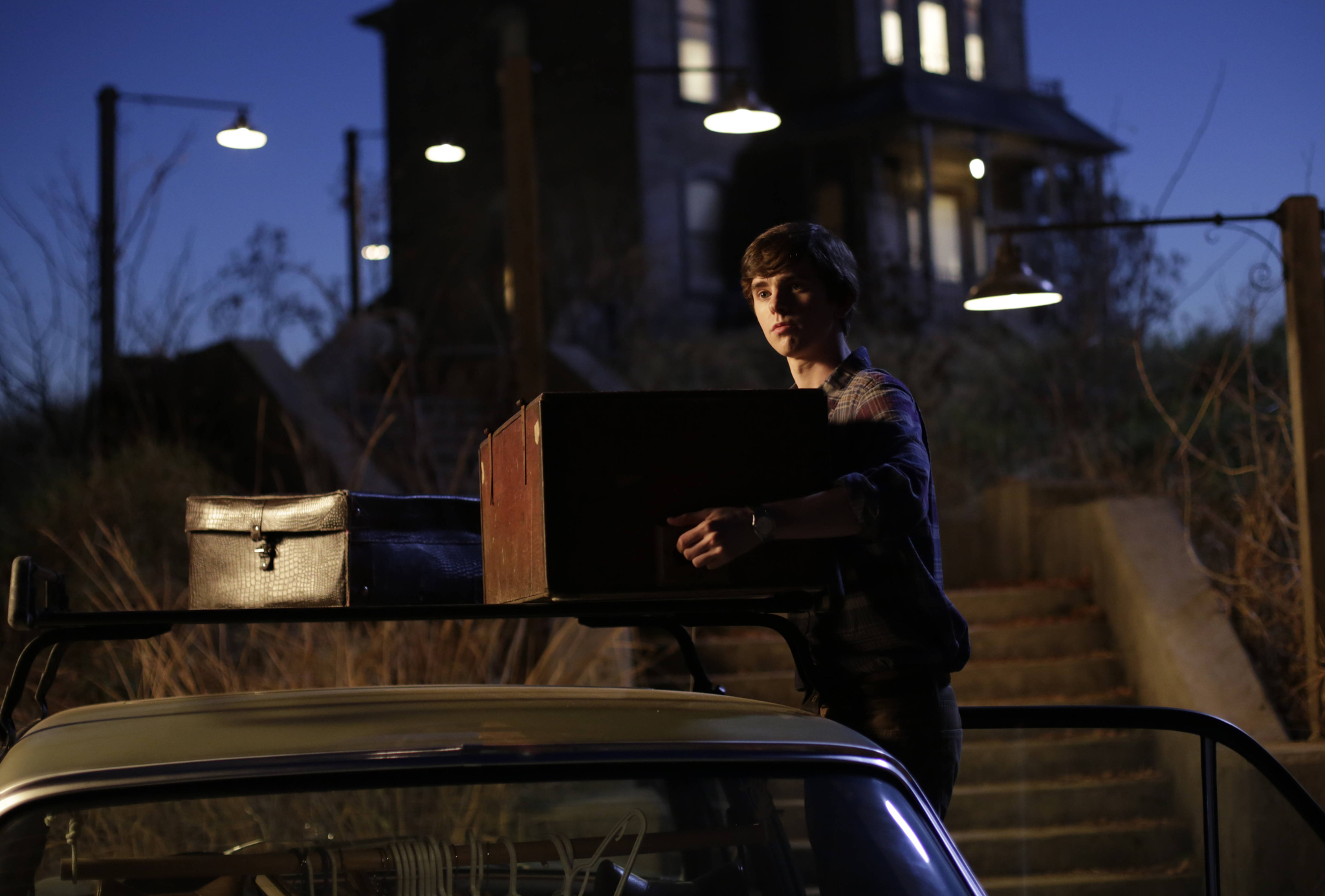 Still of Freddie Highmore in Bates Motel (2013)