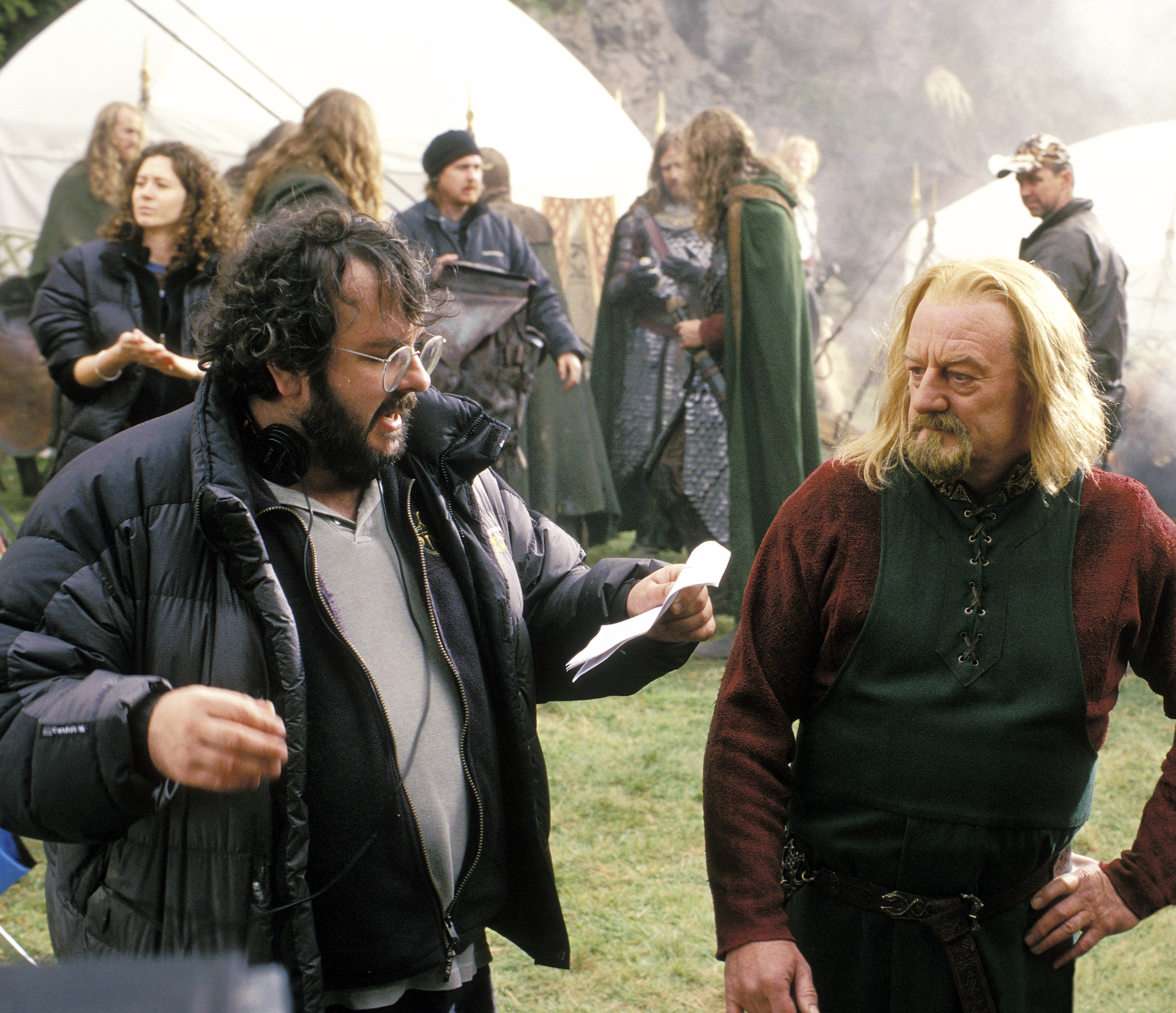 Still of Peter Jackson and Bernard Hill in Ziedu Valdovas: Karaliaus sugrizimas (2003)