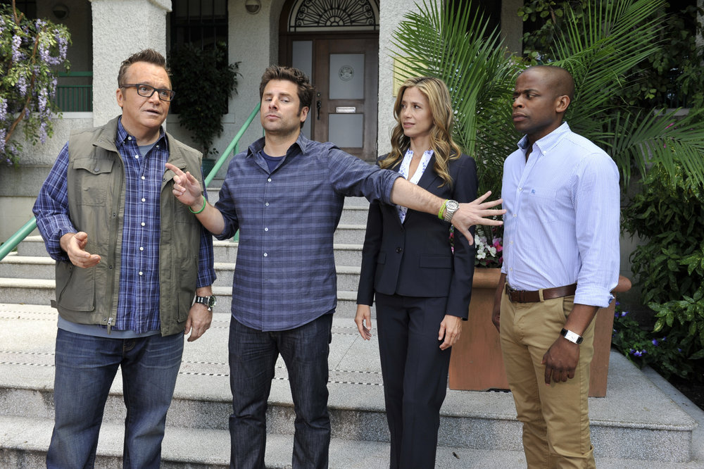 Still of Mira Sorvino, Tom Arnold, Dulé Hill and James Roday in Aiskiaregys (2006)