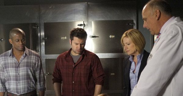 Still of Kurt Fuller, Dulé Hill, Kirsten Nelson and James Roday in Aiskiaregys (2006)