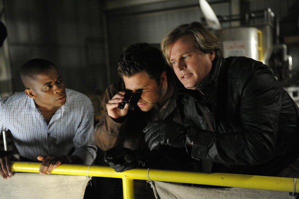 Still of Cary Elwes, Dulé Hill and James Roday in Aiskiaregys (2006)