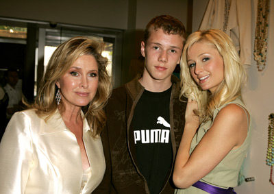 Paris Hilton and Kathy Hilton at event of Vasko namai (2005)