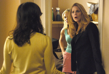 Still of Mary McCormack and Nichole Hiltz in In Plain Sight (2008)