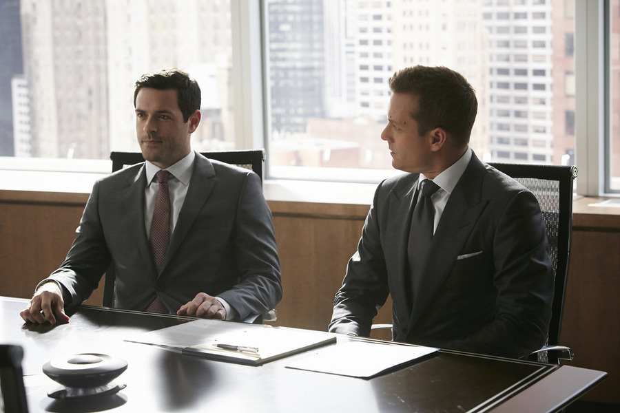 Still of Brendan Hines and Gabriel Macht in Suits (2011)