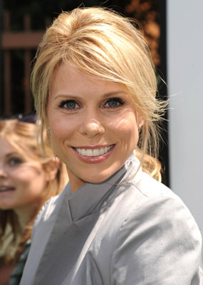 Cheryl Hines at event of Srekas. Ilgai ir laimingai (2010)