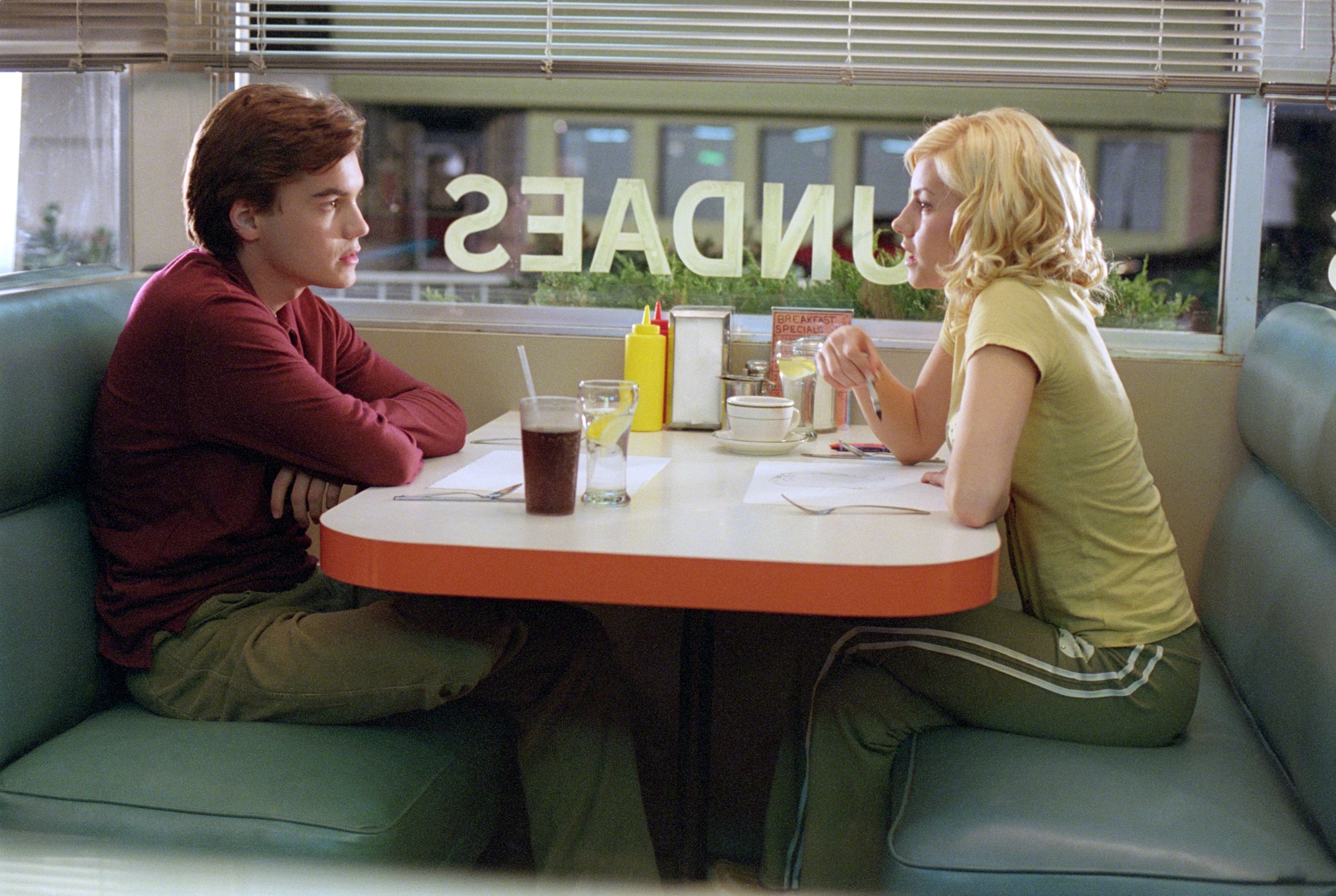 Still of Elisha Cuthbert and Emile Hirsch in Mano kaimyne - pornozvaigzde (2004)