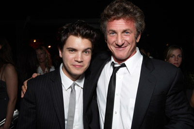 Sean Penn and Emile Hirsch at event of Into the Wild (2007)