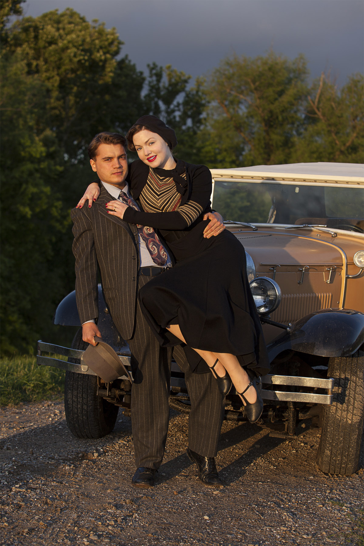 Still of Holliday Grainger and Emile Hirsch in Bonnie and Clyde (2013)