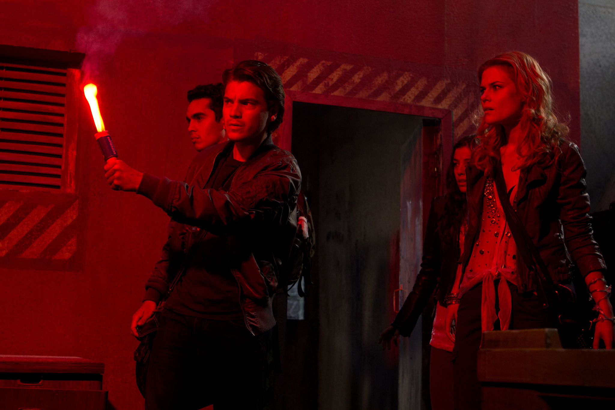 Still of Emile Hirsch, Max Minghella and Olivia Thirlby in Tamsiausia valanda (2011)