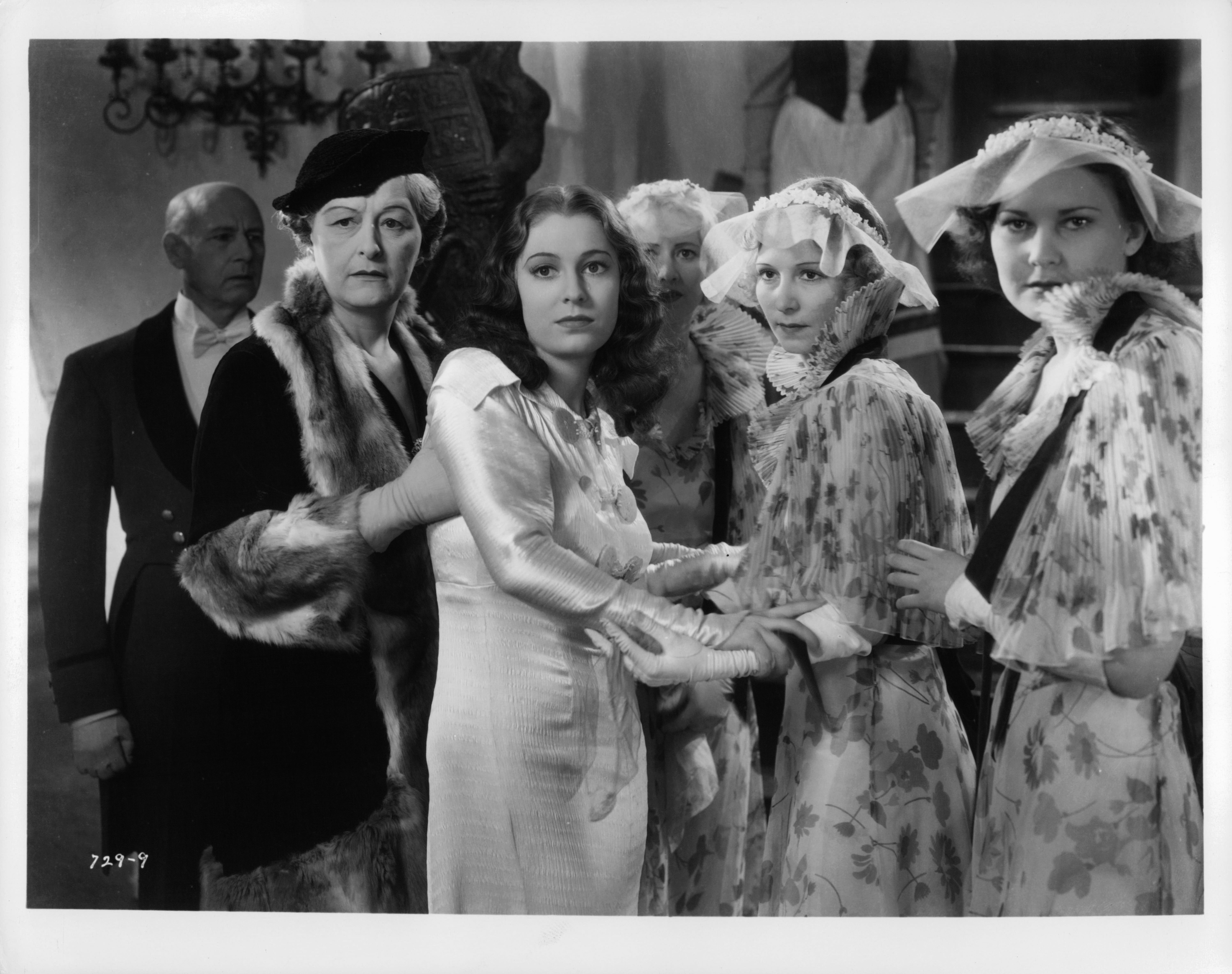 Still of Elsa Lanchester and Valerie Hobson in Bride of Frankenstein (1935)