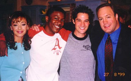 Seth Menachem on the set of King of Queens (from left to right: Leah Remini, Edwin Hodge, Seth Menachem, Kevin James)